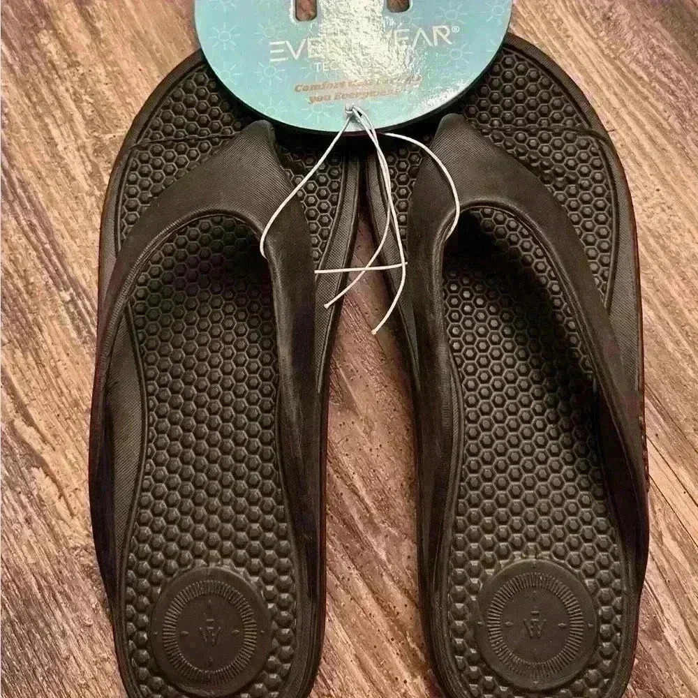 NWT Totes black flip flop sandals‎ lightweight waterproof men’s 9